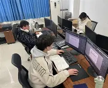 费德勒2012马德里赛后 费德勒2012马德里赛后